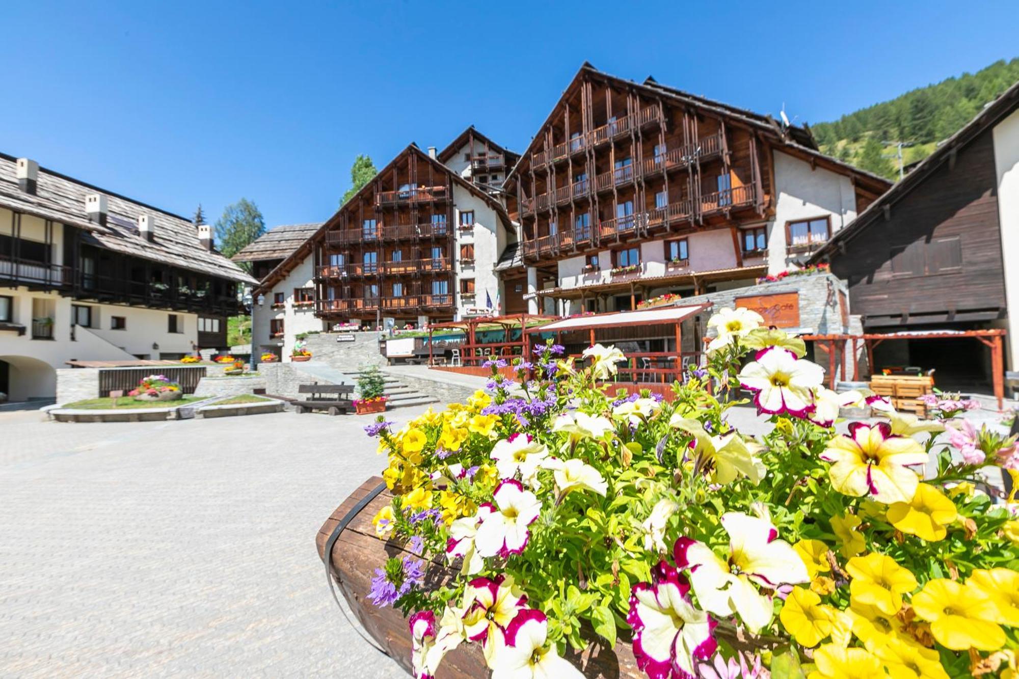 Grange Hike & Ski Sestriere Apartments Luaran gambar